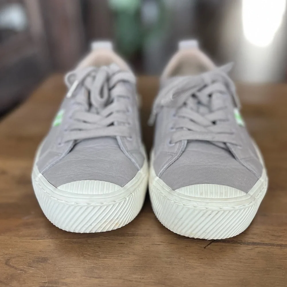Cariuma timeless staple